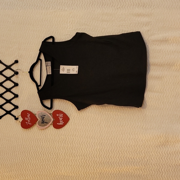 Basic Editions Tops - Basic Editions Classic Ladies Black Tank Top. Size XL
